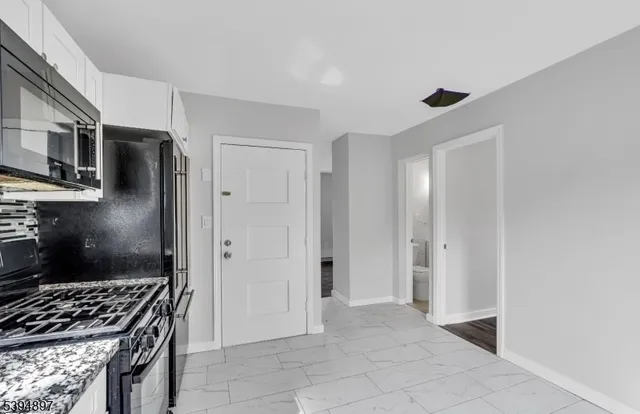 $1,600 | 233 Pine Street, Elizabeth Port, NJ 07206