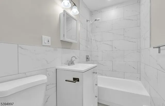 $1,600 | 233 Pine Street, Elizabeth Port, NJ 07206