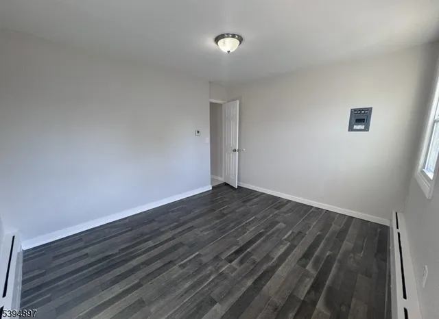 $1,600 | 233 Pine Street, Elizabeth Port, NJ 07206