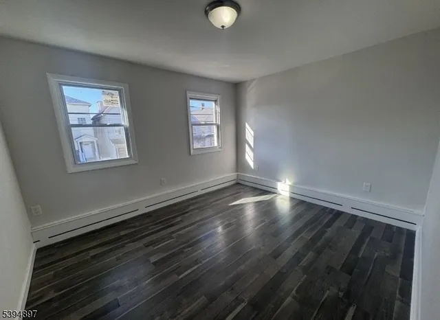 $1,600 | 233 Pine Street, Elizabeth Port, NJ 07206