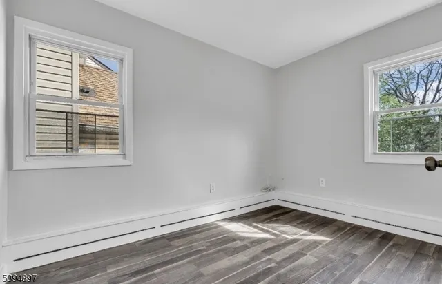 $1,600 | 233 Pine Street, Elizabeth Port, NJ 07206