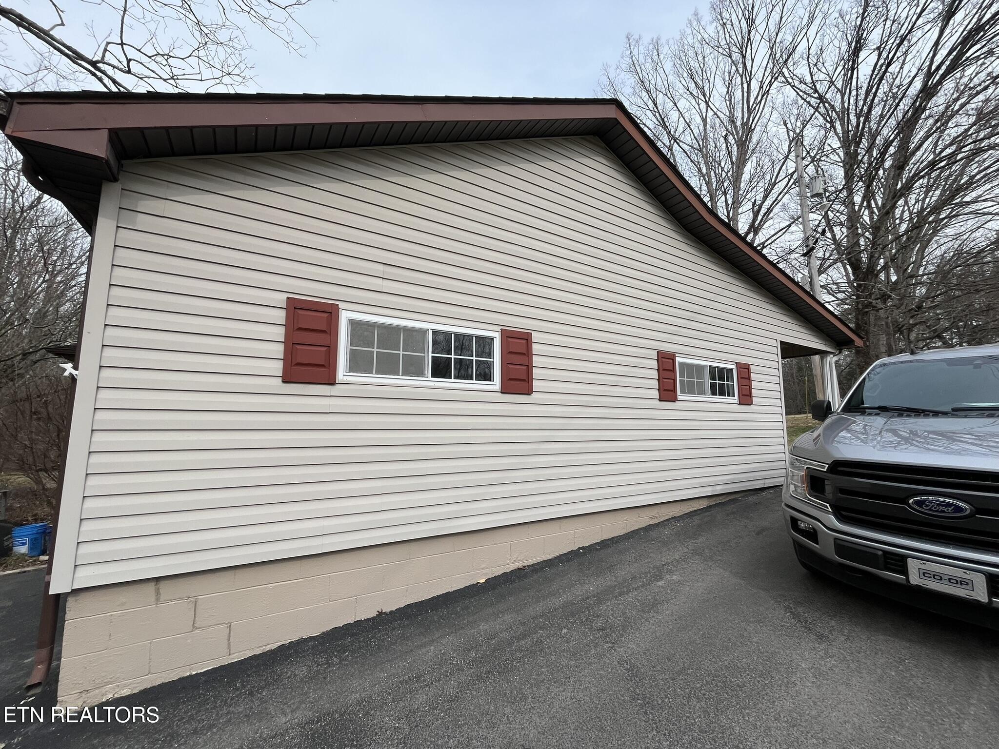 2187 Dexter Laxton Road Oneida, TN 37841 - Photo 8 of 29 IMG_1517