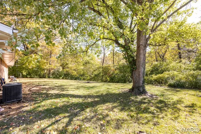 $165,000 | 860 Wilshire Drive, Belleville, IL 62223