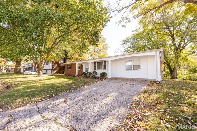 $165,000 | 860 Wilshire Drive, Belleville, IL 62223