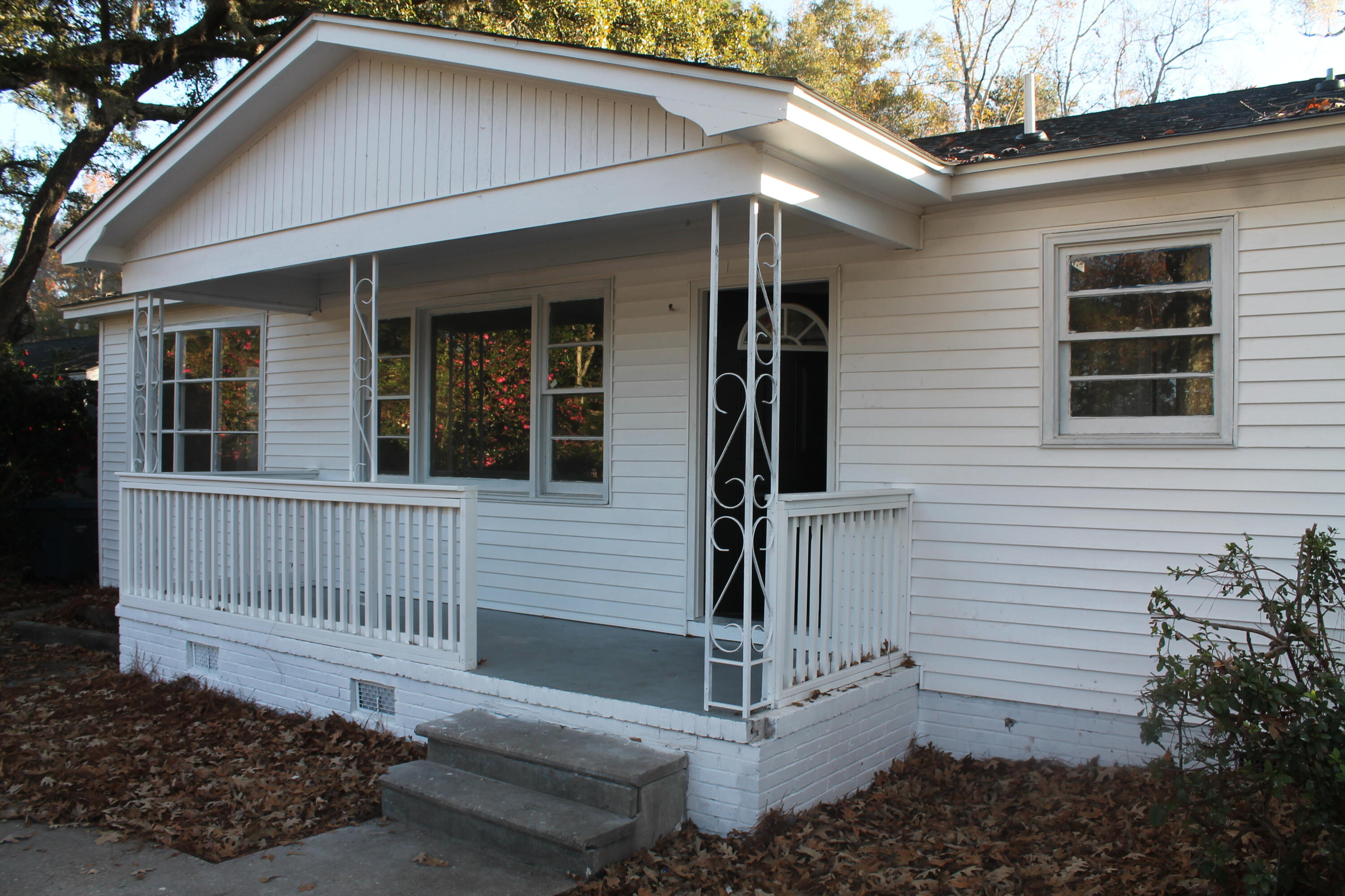 822 Savage Road Charleston, SC 29414 - Photo 2 of 28 IMG_8302