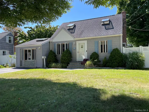 $649,990 | 361 South Clinton Avenue, Lindenhurst, NY 11757