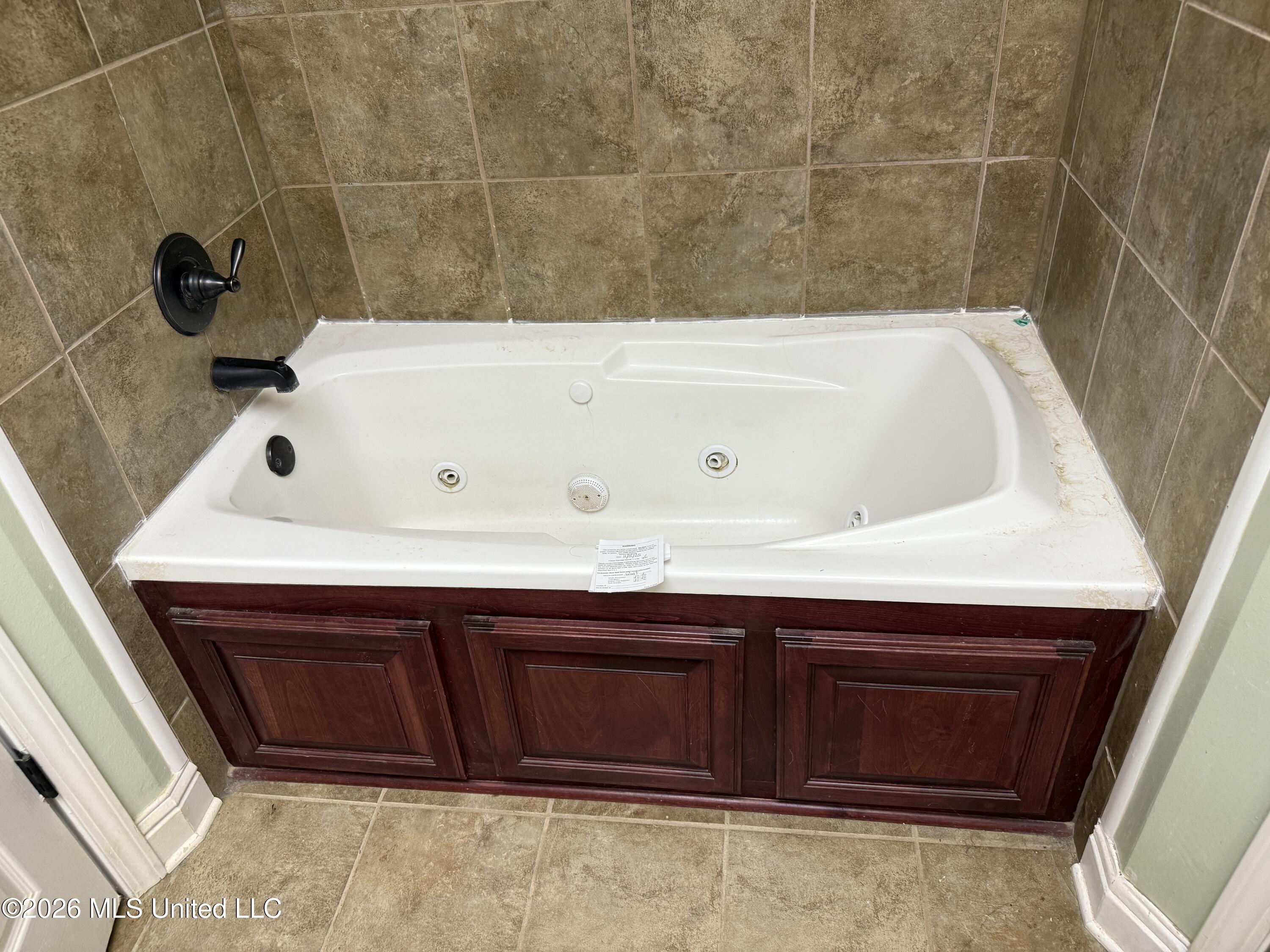 17 Pointer Trail Picayune, MS 39466 - Photo 21 of 28 Master Bath