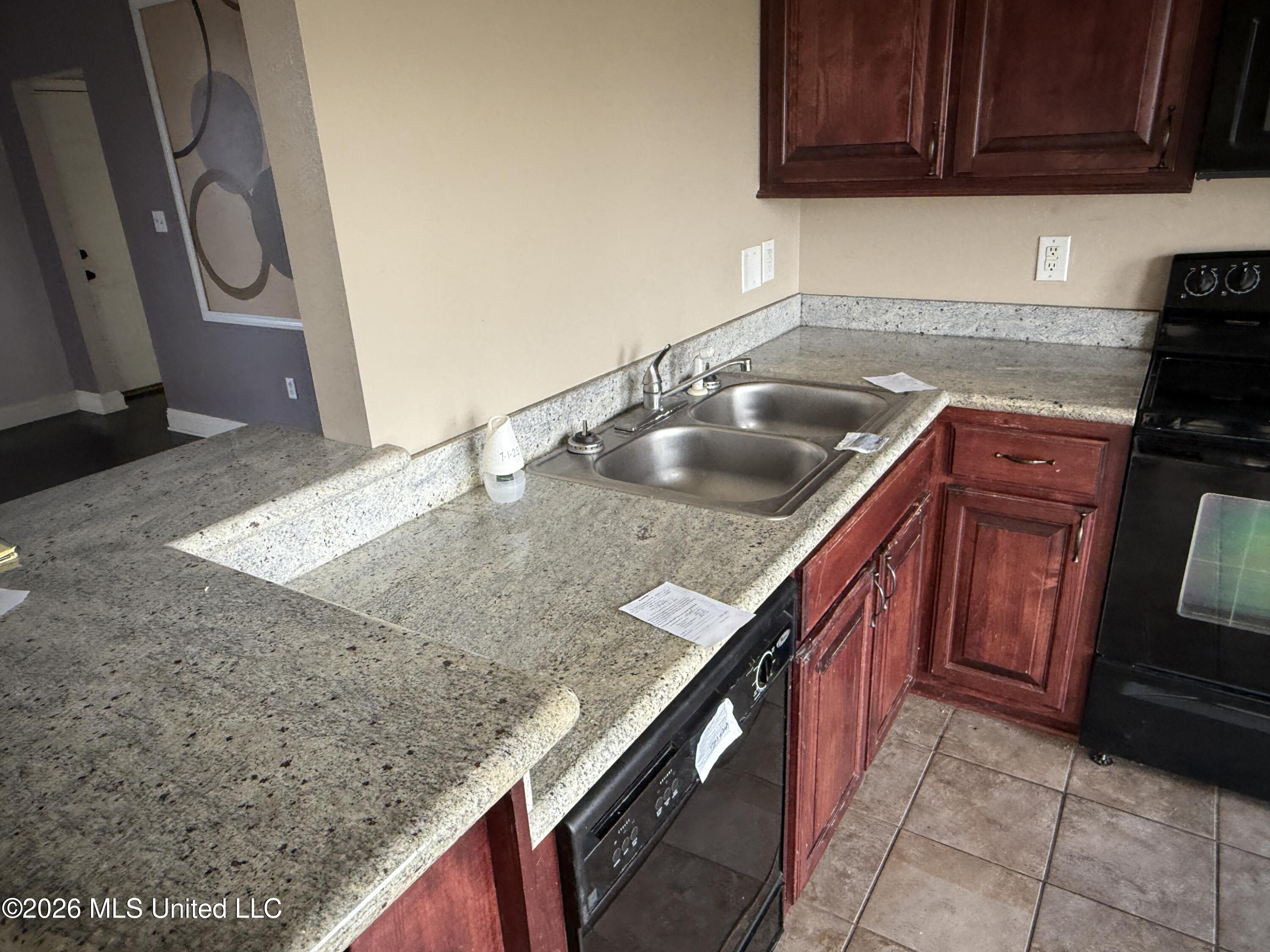 17 Pointer Trail Picayune, MS 39466 - Photo 6 of 28 Granite tops