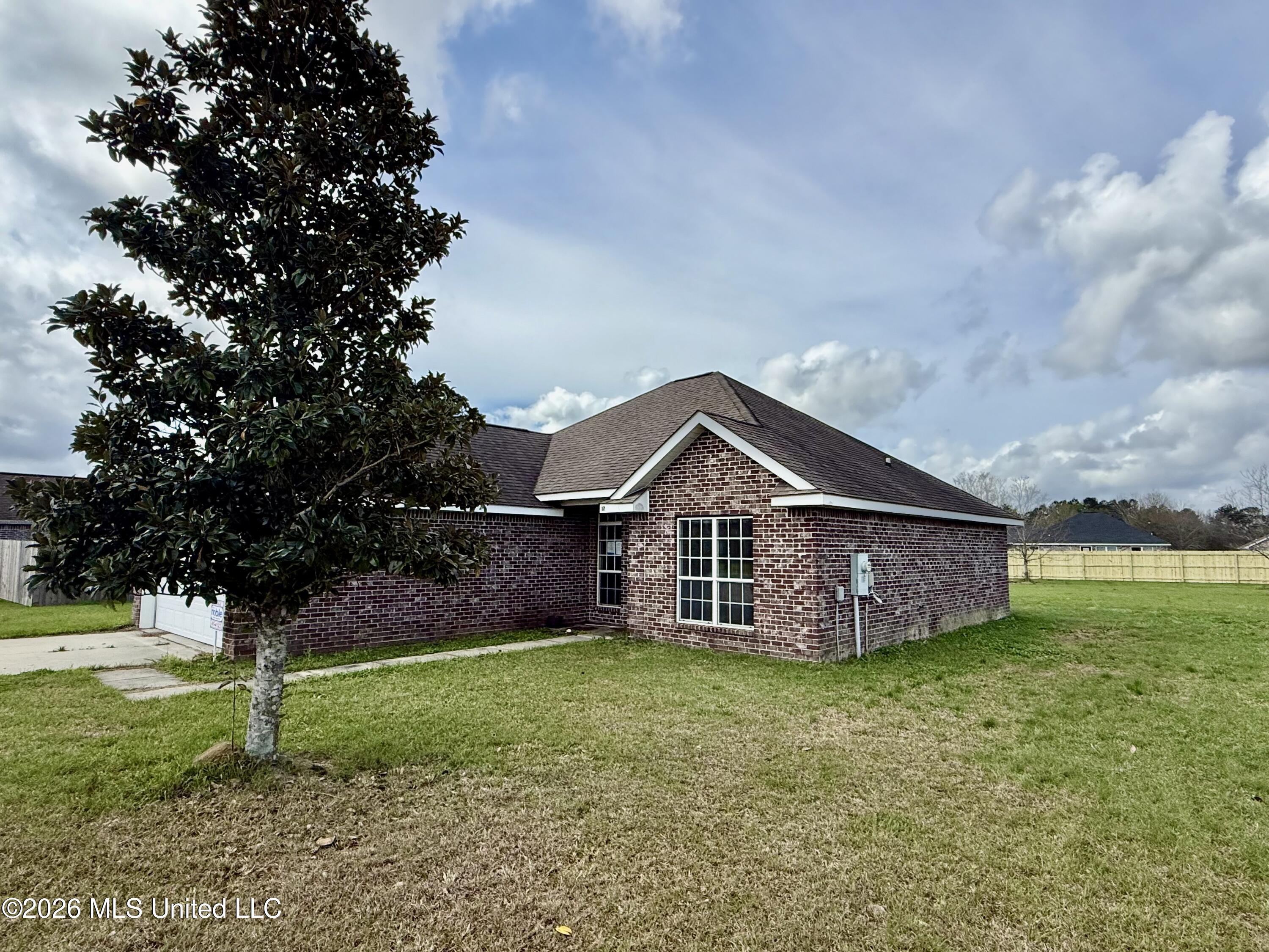 17 Pointer Trail Picayune, MS 39466 - Photo 8 of 28 All brick home