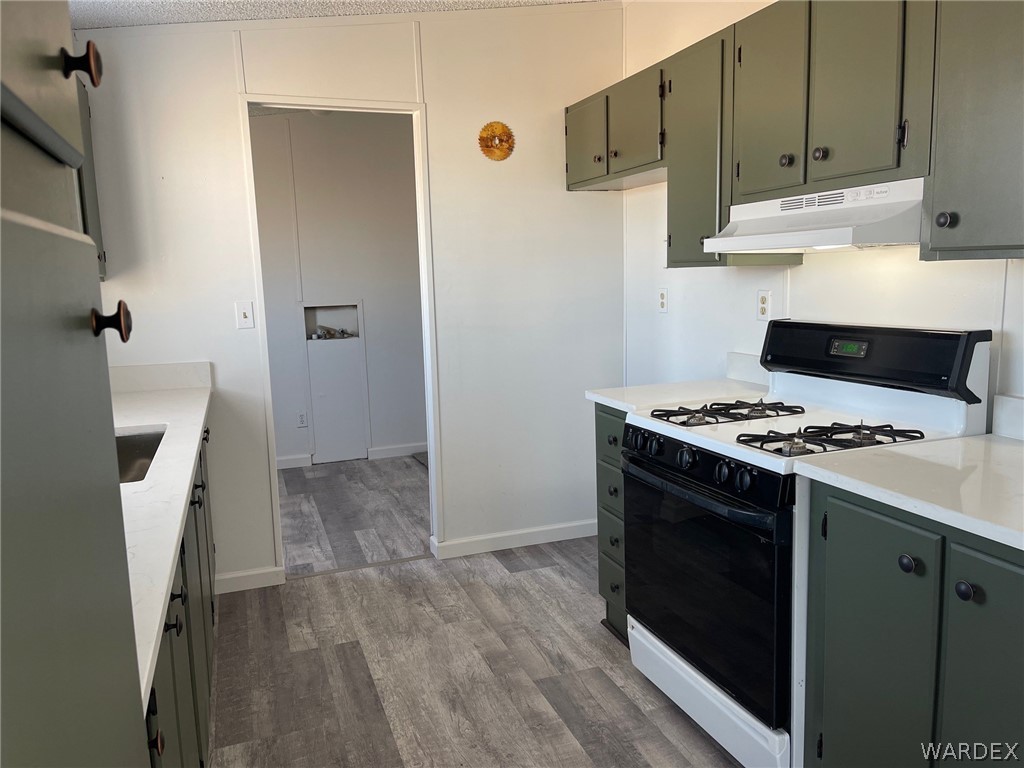458 South Hope Road Golden Valley, AZ 86413 - Photo 23 of 27 a kitchen with a stove and a refrigerator