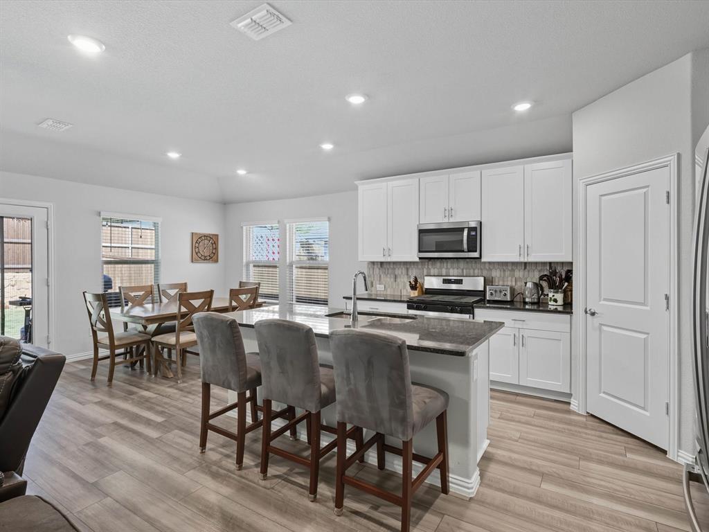 3304 Kingsgarden Road Denton, TX 76207 - Photo 6 of 40
