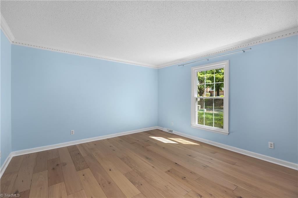 1509 Heathcliff Road High Point, NC 27262 - Photo 19 of 46 Living Room