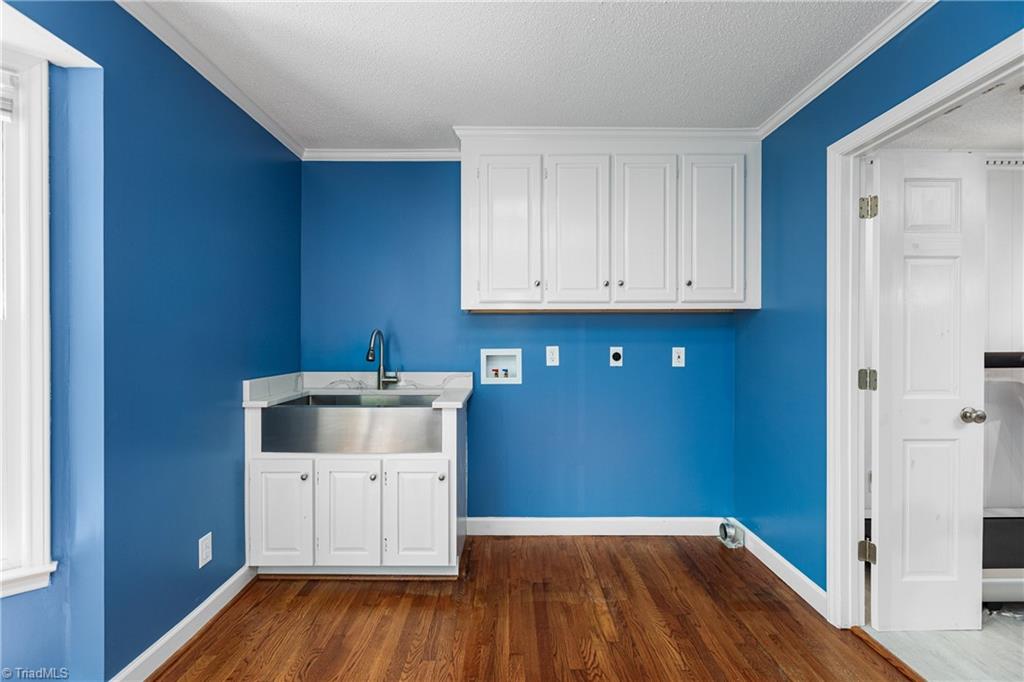 1509 Heathcliff Road High Point, NC 27262 - Photo 21 of 46 Laundry Room