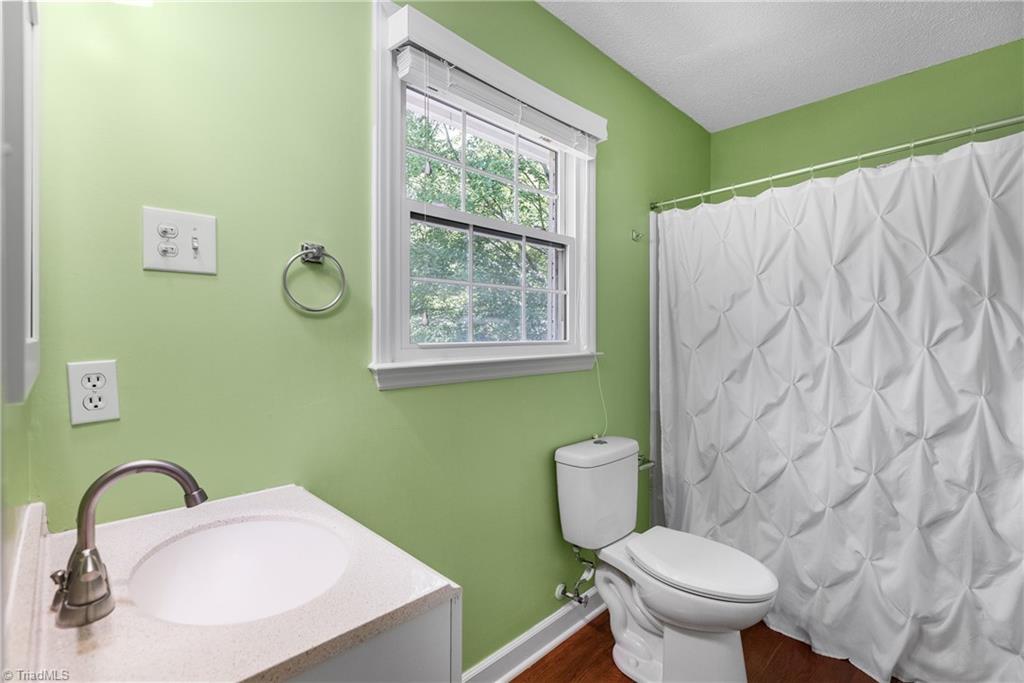 1509 Heathcliff Road High Point, NC 27262 - Photo 29 of 46 2nd Bathroom