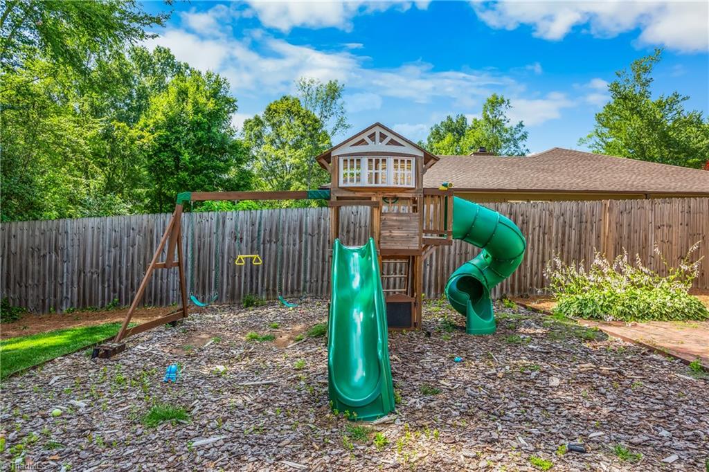 1509 Heathcliff Road High Point, NC 27262 - Photo 42 of 46