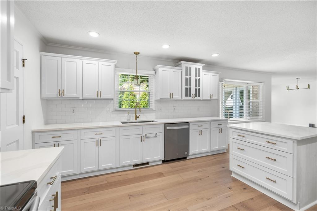 1509 Heathcliff Road High Point, NC 27262 - Photo 5 of 46 Kitchen