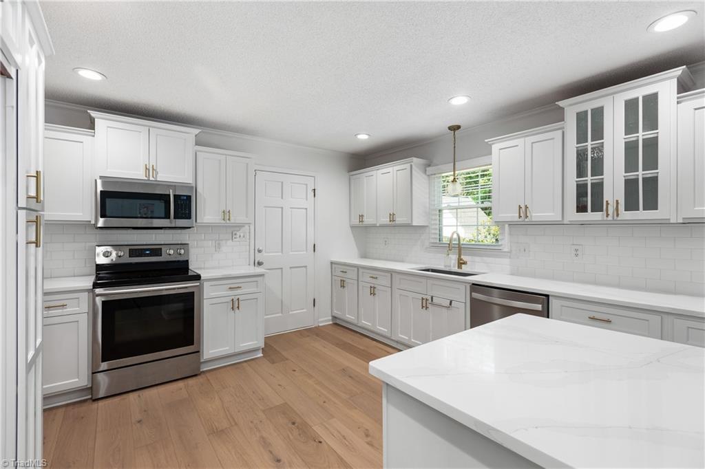 1509 Heathcliff Road High Point, NC 27262 - Photo 6 of 46 Kitchen