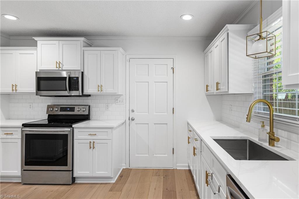 1509 Heathcliff Road High Point, NC 27262 - Photo 7 of 46 Kitchen