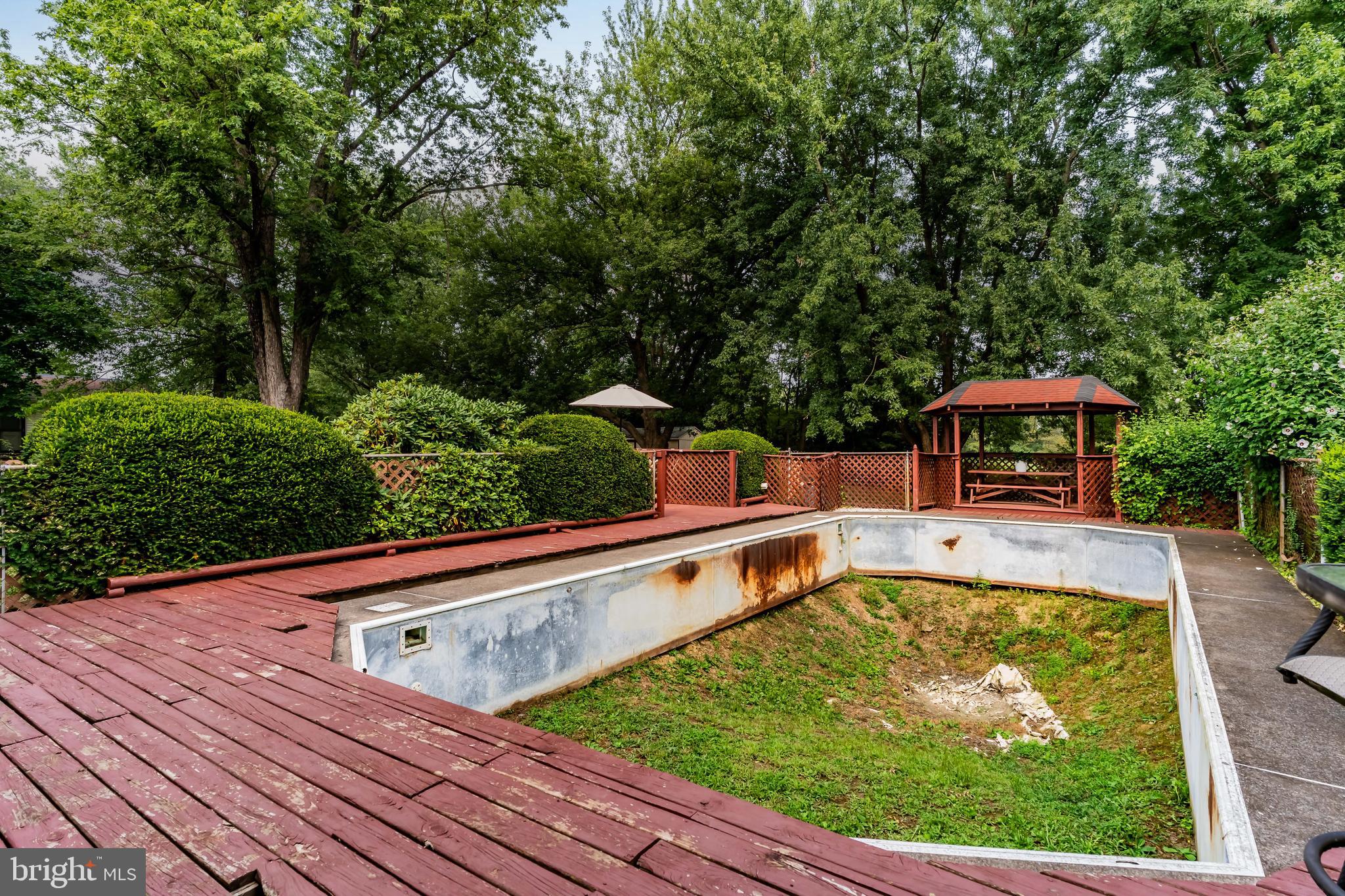 335 Wolfs Bridge Road Carlisle, PA 17013 - Photo 32 of 37 swimming pool view with sitting space and garden view