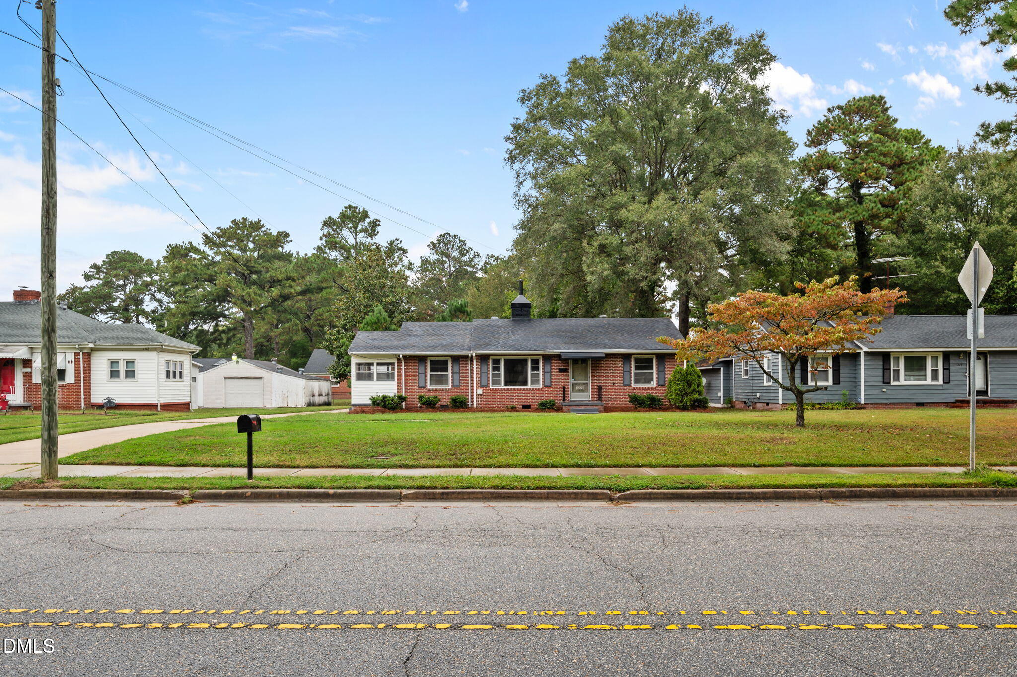 1220 Tarboro Street Rocky Mount, NC 27801 - Photo 5 of 47 a front view of a house with a garden
