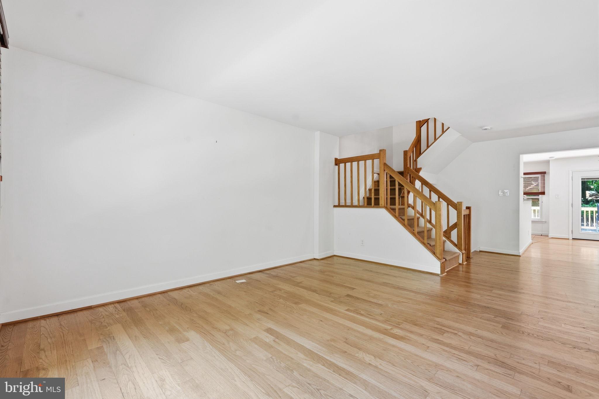 1609 Oak Spring Way Reston, VA 20190 - Photo 5 of 50