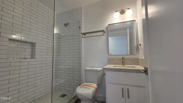 $3,995 | 917 North Ridgewood Place, Los Angeles, CA 90038