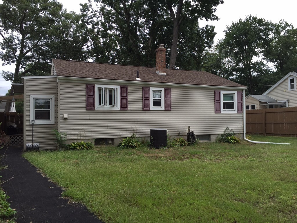 8 Fordham Street Springfield, MA 01104 - Photo 13 of 14