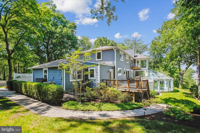 a view of a dining room and livingroom view