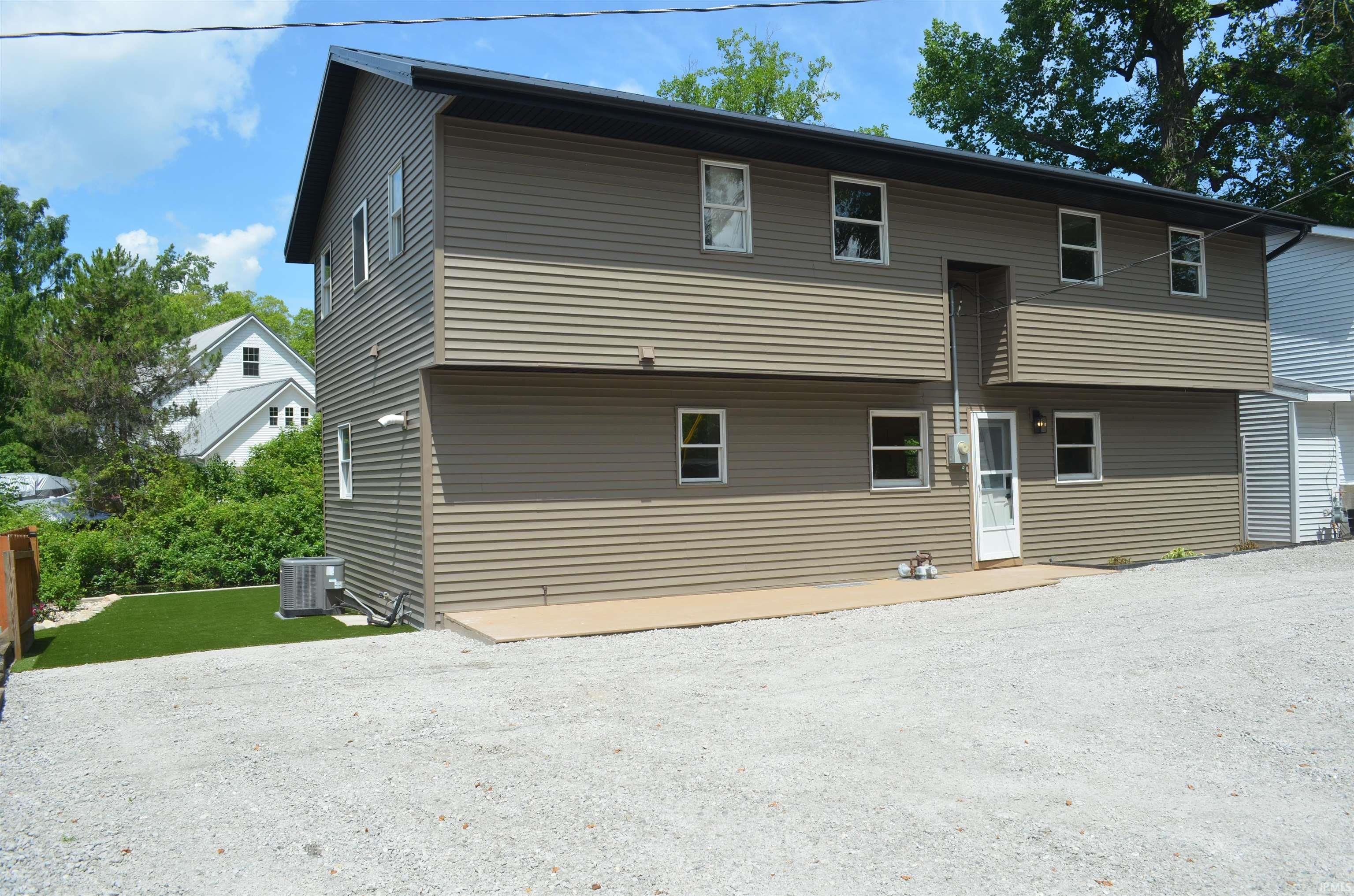 11683 Black Point Road Syracuse, IN 46567 - Photo 2 of 21