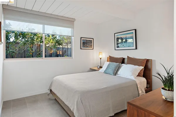 a view of entryway with washer and dryer