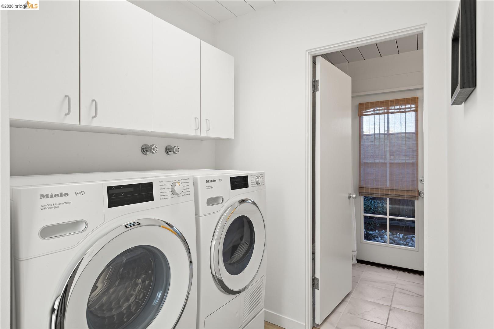 841 Montecillo Road San Rafael, CA 94903 - Photo 29 of 49 a view of entryway with washer and dryer