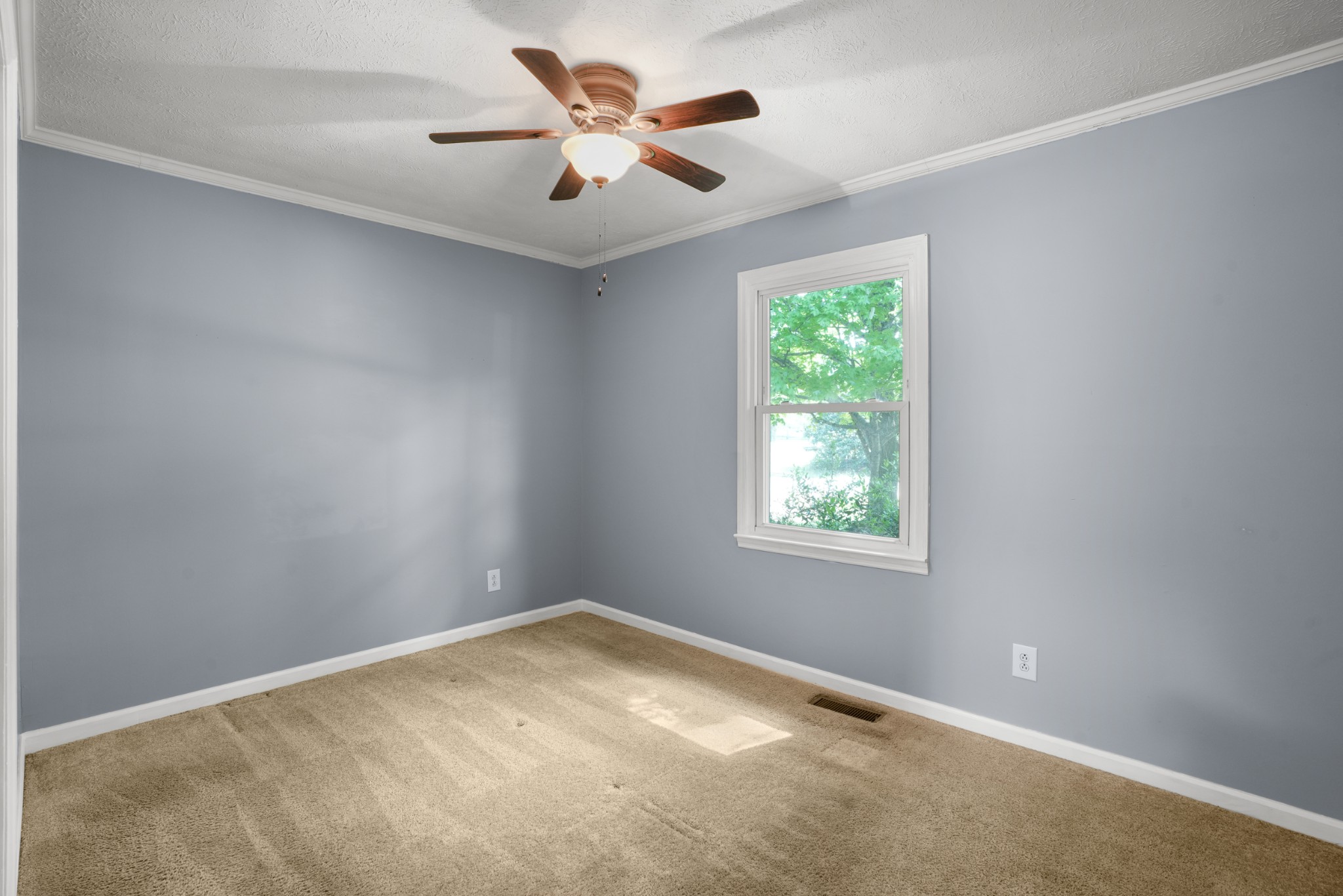 1106 State Highway 48 Dickson, TN 37055 - Photo 21 of 36 an empty room with a window