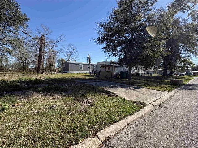 $75,000 | 818 Live Oak Street, Westlake, LA 70669
