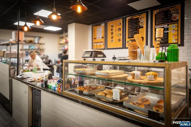 $369,000 | 555 North Avenue, Unit 22R, Fort Lee, NJ 07024