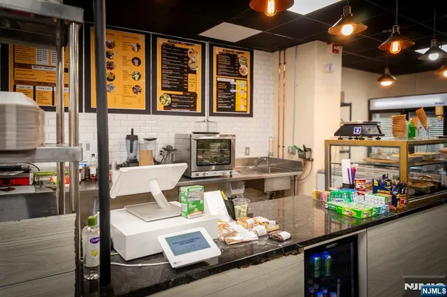 $369,000 | 555 North Avenue, Unit 22R, Fort Lee, NJ 07024