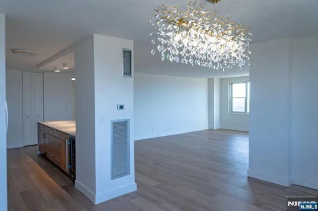 $369,000 | 555 North Avenue, Unit 22R, Fort Lee, NJ 07024