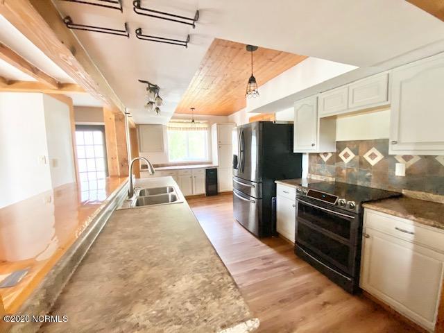 107 Laran Road Jacksonville, NC 28540 - Photo 17 of 47 Kitchen
