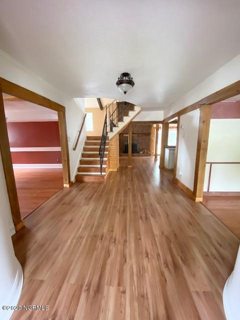 107 Laran Road Jacksonville, NC 28540 - Photo 4 of 47 foyer