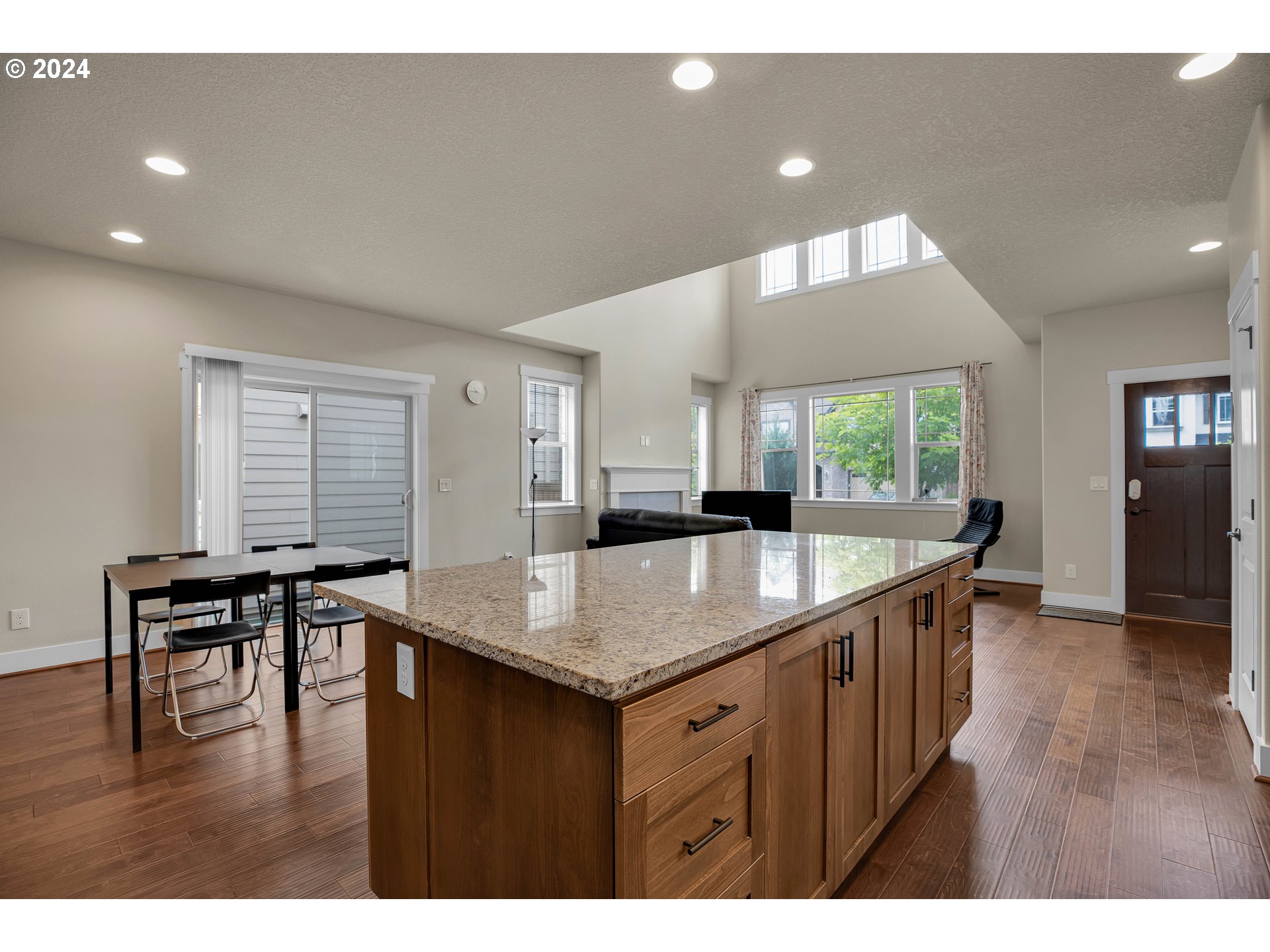 16937 Southwest Friendly Lane Beaverton, OR 97007 - Photo 13 of 44 a kitchen with a table and chairs