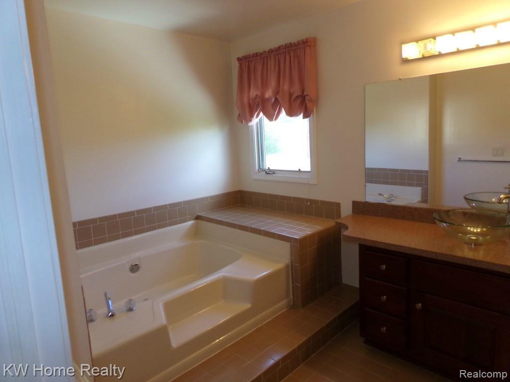 3081 Burlington Court Rochester, MI 48306 - Photo 24 of 40