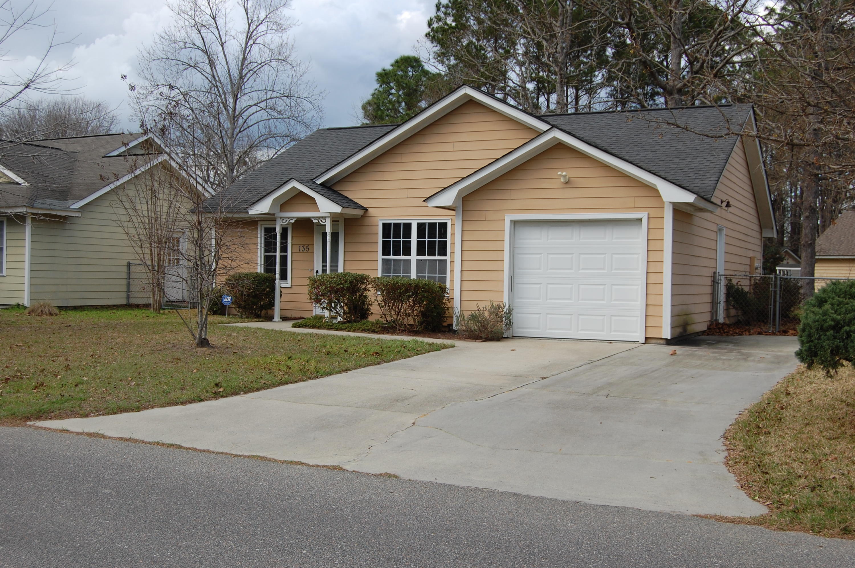 135 Manchester Road Summerville, SC 29486 - Photo 2 of 19 DSC_0002