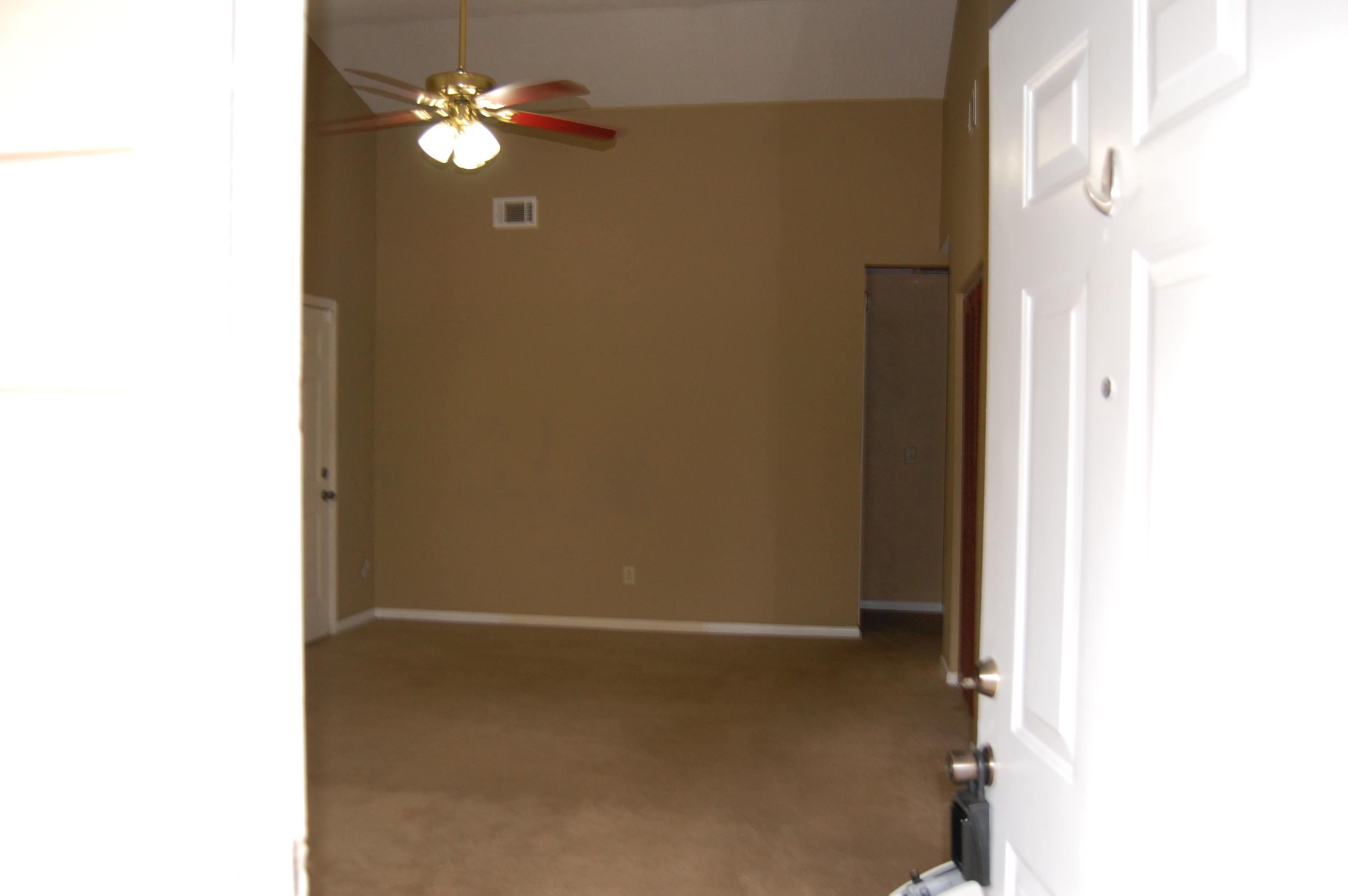 135 Manchester Road Summerville, SC 29486 - Photo 4 of 19 DSC_0009