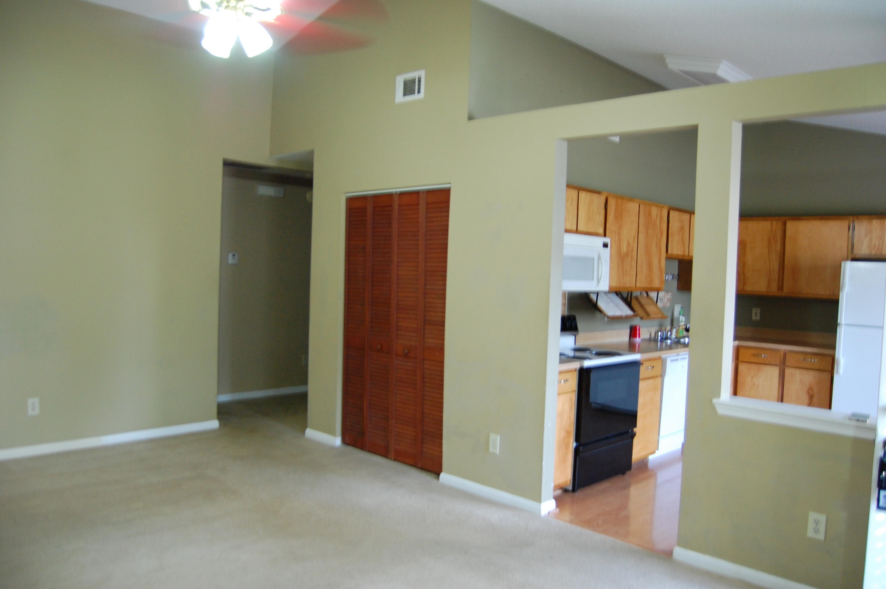 135 Manchester Road Summerville, SC 29486 - Photo 5 of 19 DSC_0012