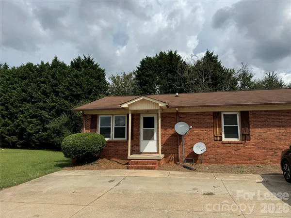 $1,400 | 2233 Rose Street, Lincolnton, NC 28092