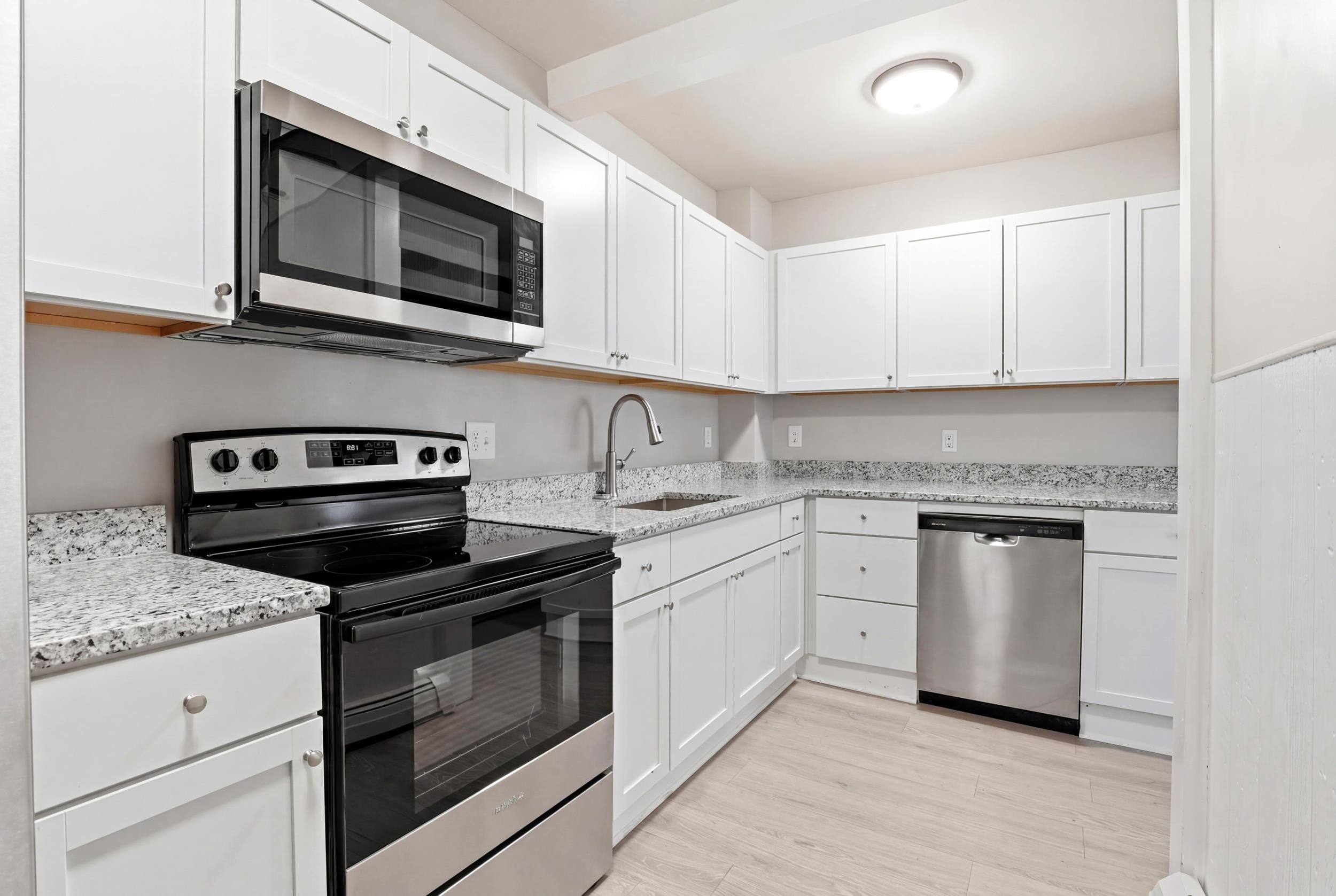 117 Webster Street Manchester, NH 03104 - Photo 6 of 33