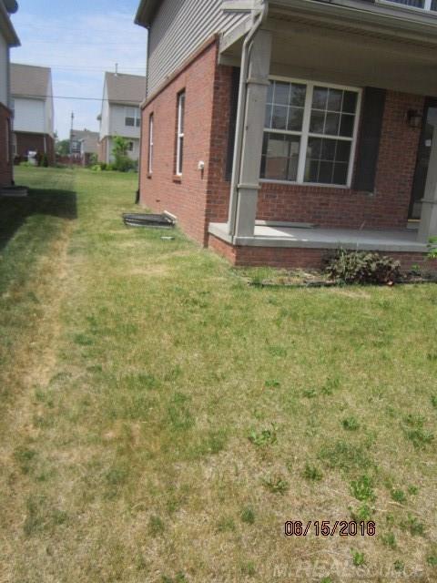 791 Harding Street Detroit, MI 48214 - Photo 4 of 13 31296786-3.JPG