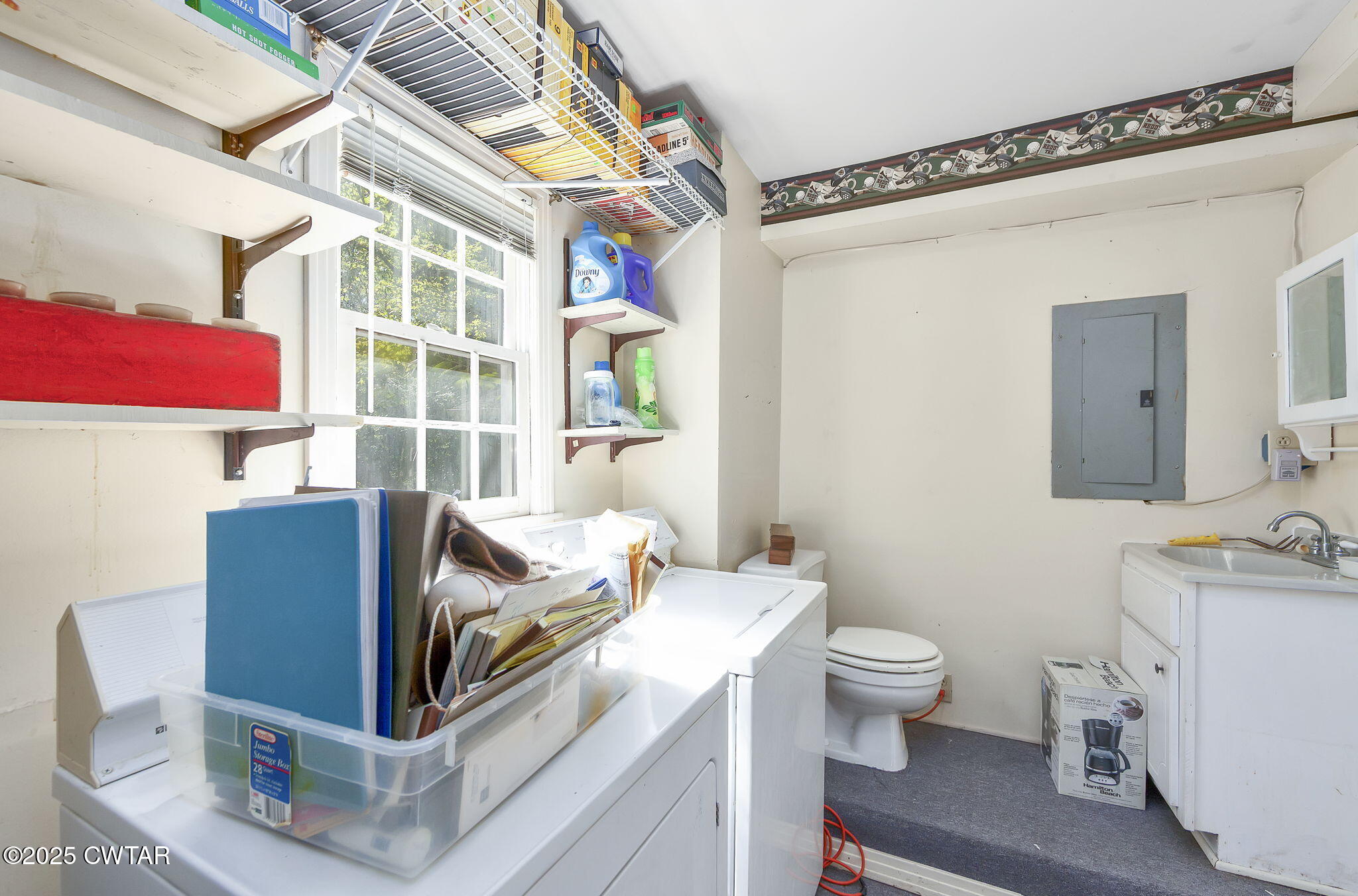 189 Valley Oak Loop Jackson, TN 38305 - Photo 15 of 22 a living room with furniture and a table
