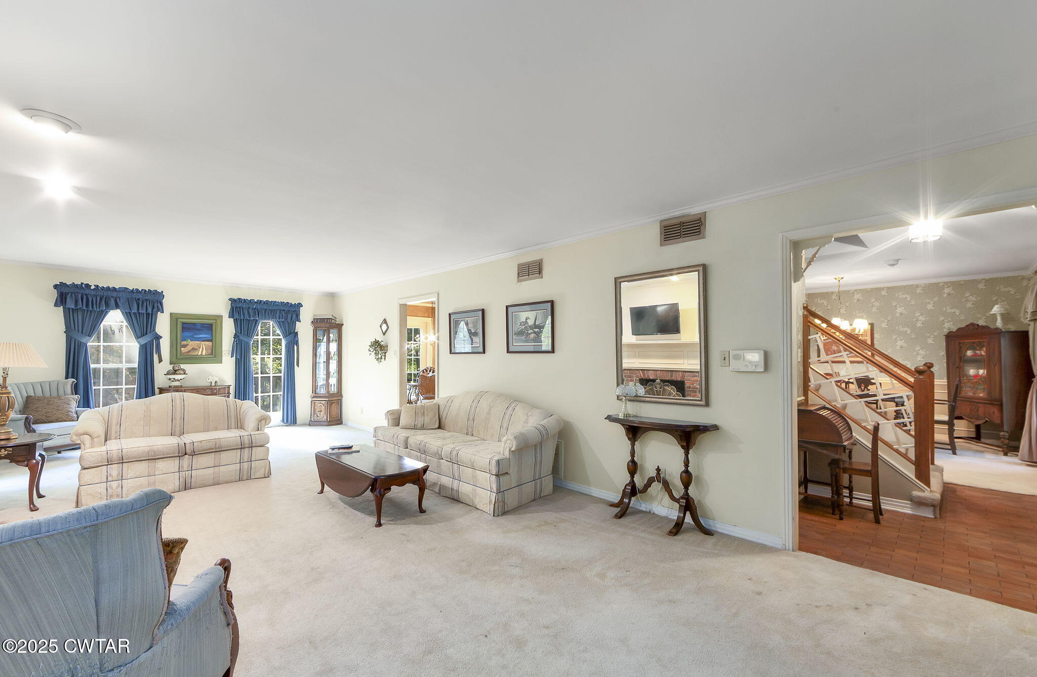 189 Valley Oak Loop Jackson, TN 38305 - Photo 9 of 22 a living room with furniture and a gym machine with wooden floor