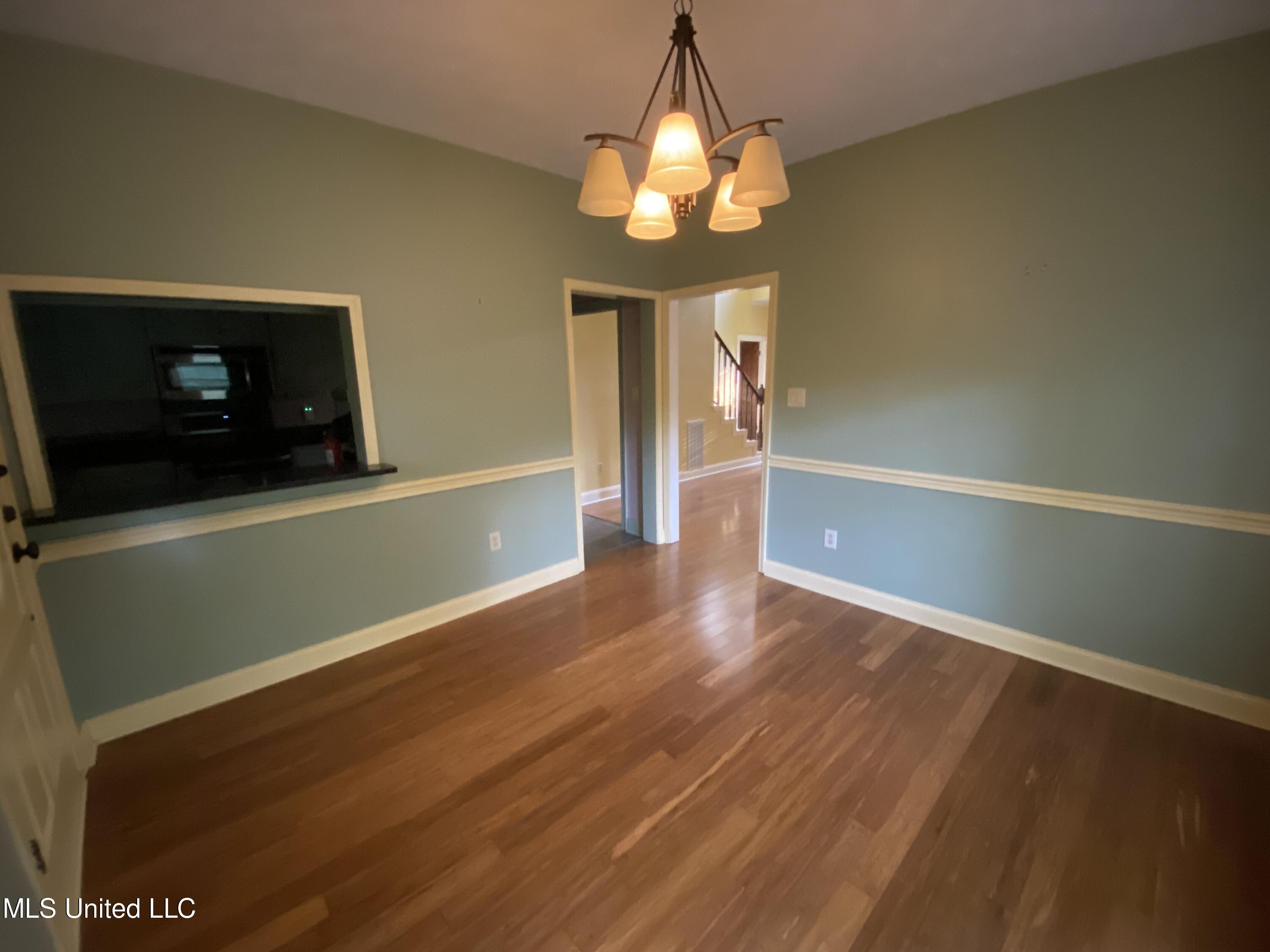 274 Pine Tree Lane Ridgeland, MS 39157 - Photo 13 of 48 274 Pine Tree dining 2