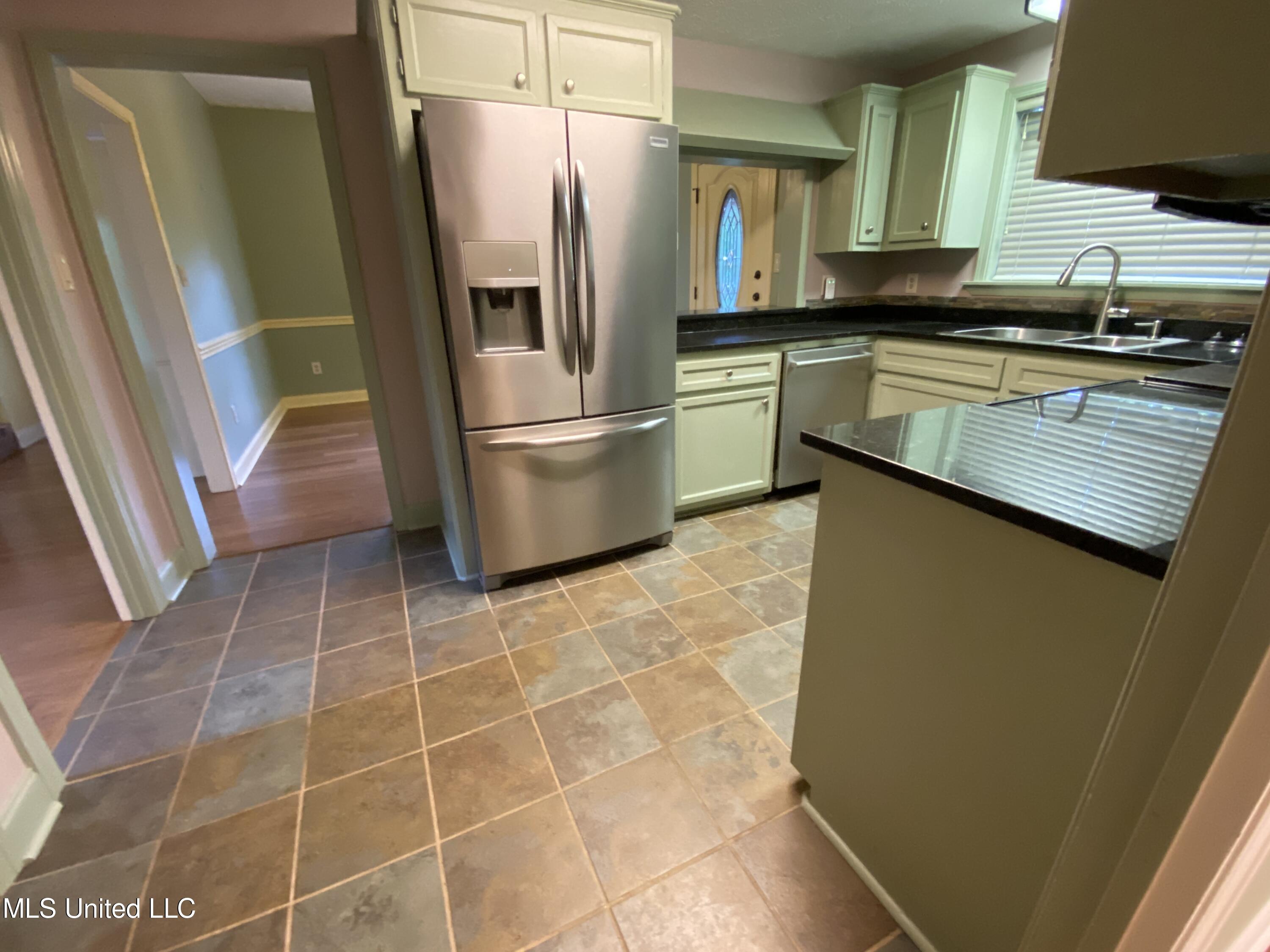 274 Pine Tree Lane Ridgeland, MS 39157 - Photo 14 of 48 274 Pine Tree kitchen 4
